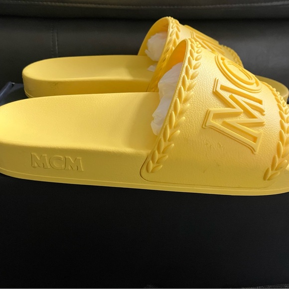 MCM Vibrant Yellow Slides - Picture 3 of 8